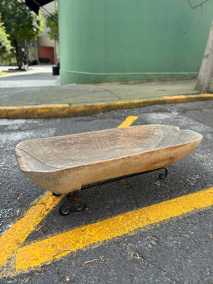 Batea de madera con base de herrería